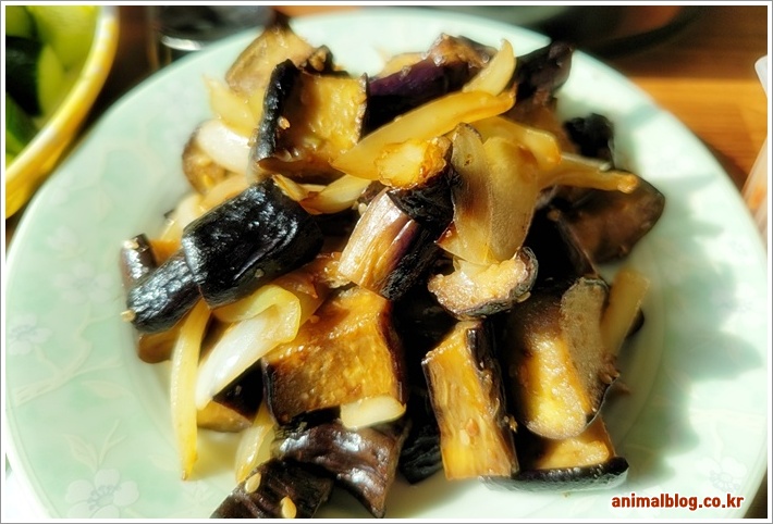 맛있고 간편한 가지볶음 레시피로 건강한 반찬 만들기