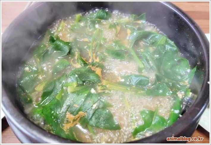시금치국 칼로리와 간단한 끓이는 법으로 건강한 한 끼 만들기